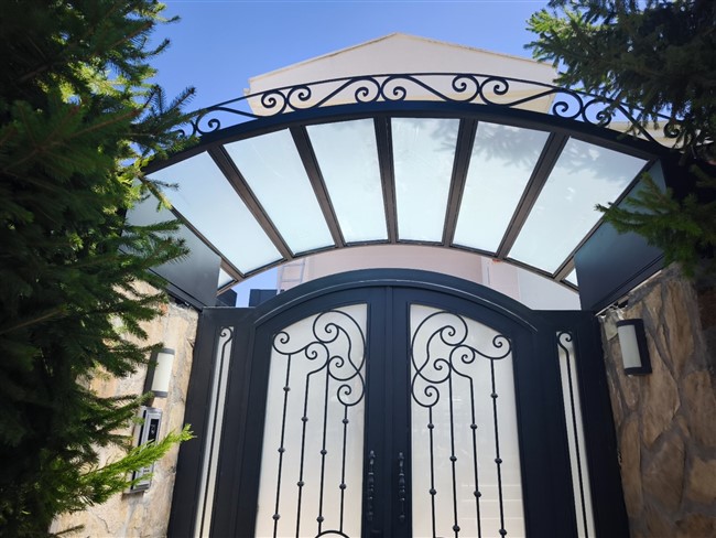 Ankara'da monte edilmiş ferforje balkon korkuluğu