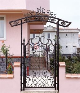 008 FERFORJE BAHÇE GİRİŞ KAPI ÜSTÜ TAÇ