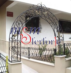 001 FERFORJE BAHÇE GİRİŞ KAPI ÜSTÜ TAÇ