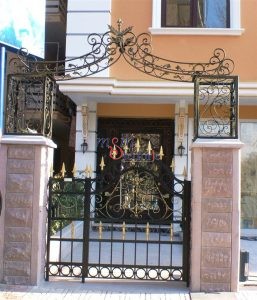 006 FERFORJE BAHÇE GİRİŞ KAPI ÜSTÜ TAÇ