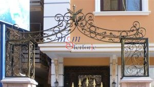 010 FERFORJE BAHÇE GİRİŞ KAPI ÜSTÜ TAÇ